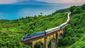 WHY YOU SHOULDN’T MISS THE HUE TO DA NANG HERITAGE TRAIN