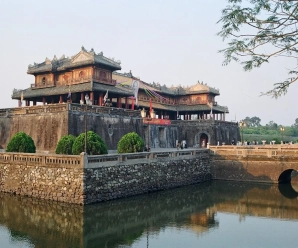 Hue plans audio guides, free Wi-Fi for tourists.