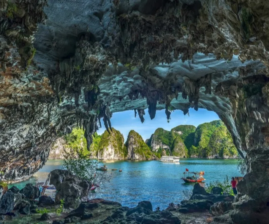 Why Ha Long Bay Is a Must-See Natural Wonder in Vietnam